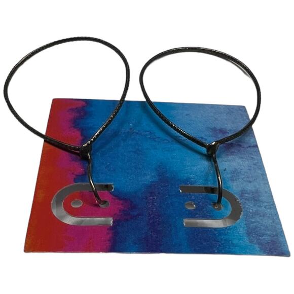 Black Wire Teardrop Hoop Earrings - Modern & Chic Design - Picture 4 of 6